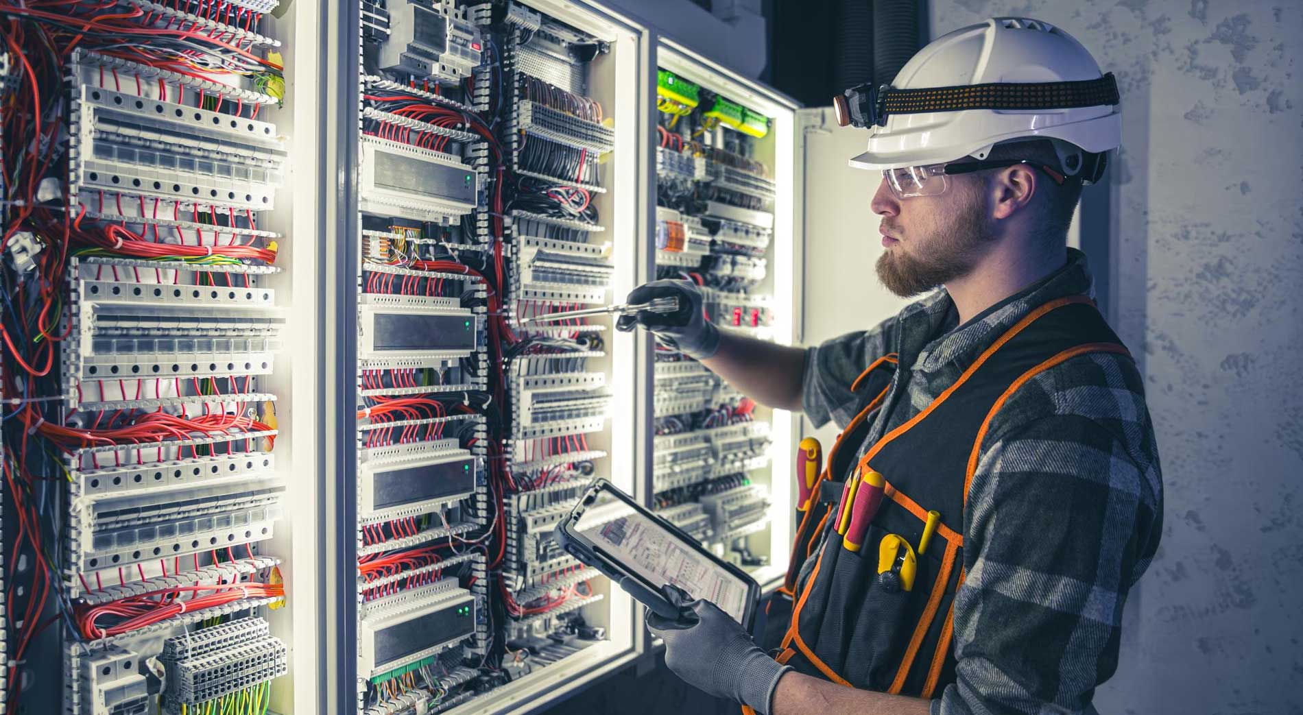Empresa de Servicios de Electricidad en Badajoz | Rogomsa